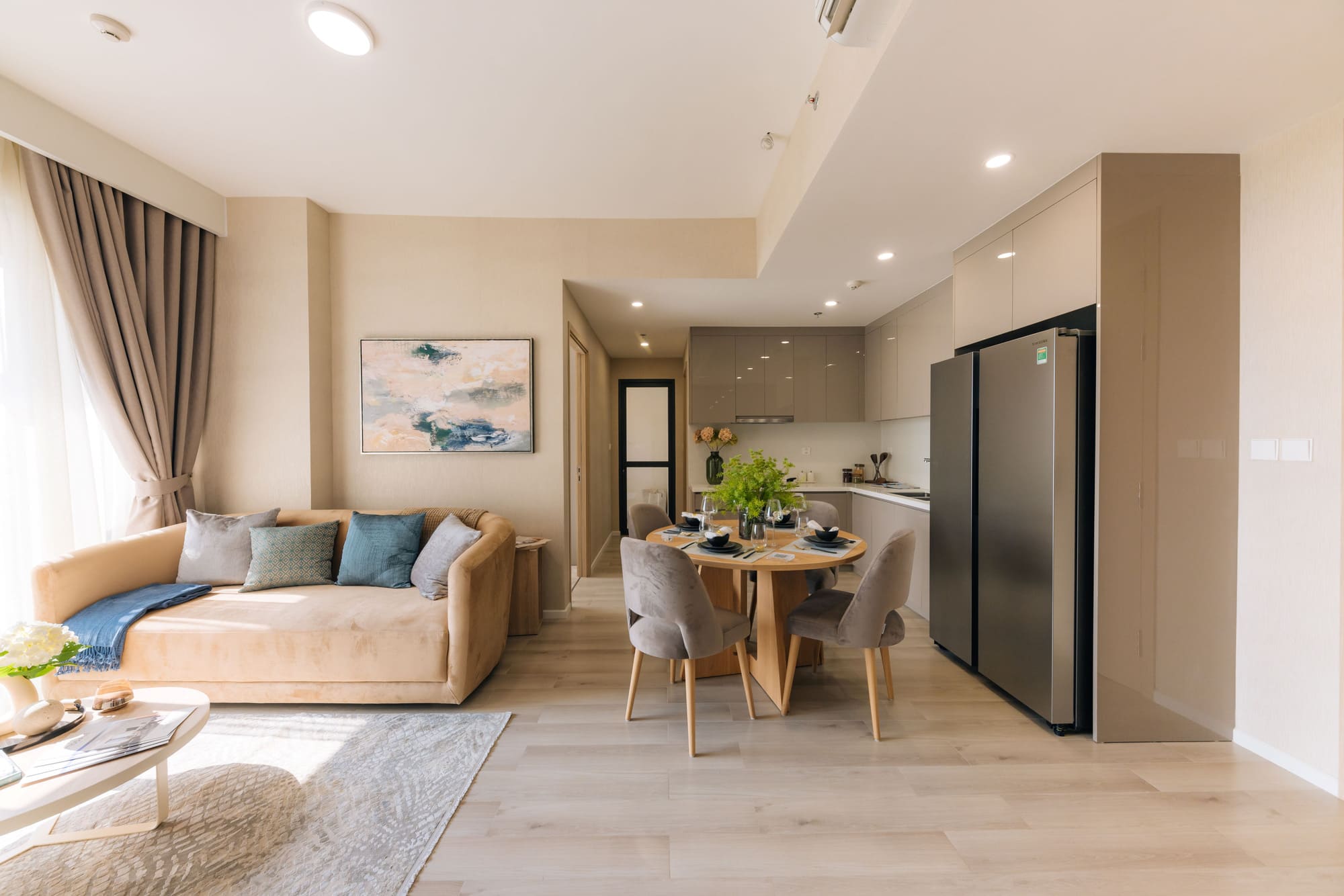 Nội thất phòng khách và bếp căn hộ mẫu Gladia Heights